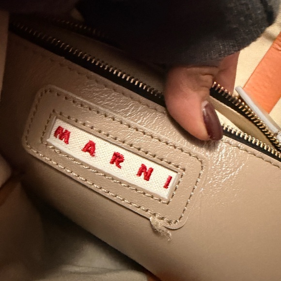 Marni
MUSEO SOFT SMALL BAG IN GREY-GREEN AND BEIGE LEATHER Tote - Picture 6 of 14